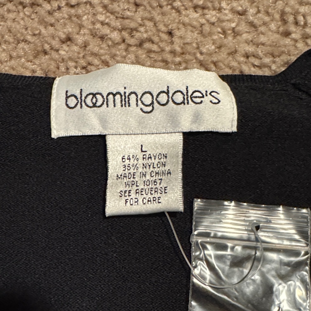 Bloomingdale's Elegant Black Long Sleeve Tee - Picture 2 of 3